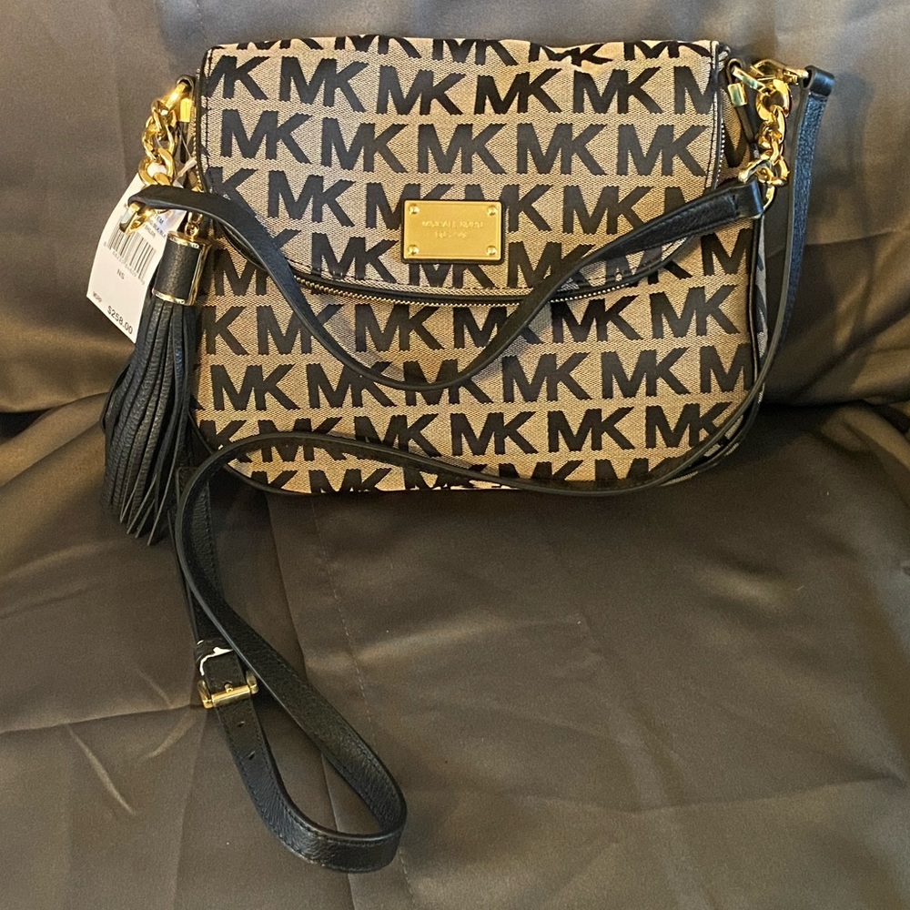 NWT Michael Kors Jet Set Medium Conv Shoulder Bag